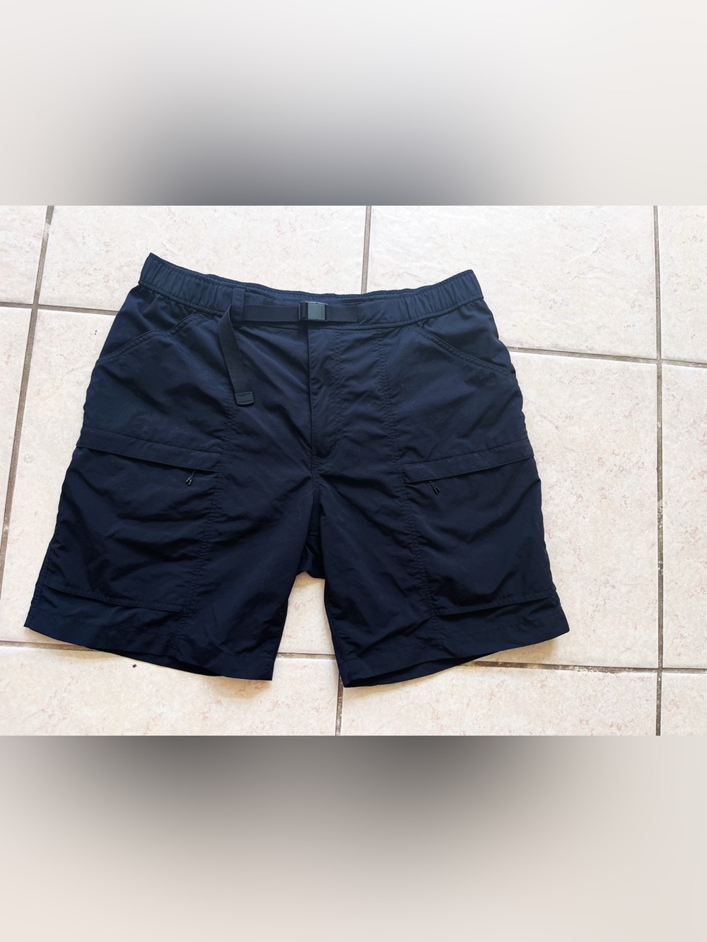 Uniqlo Men's Size L Black Geared Shorts